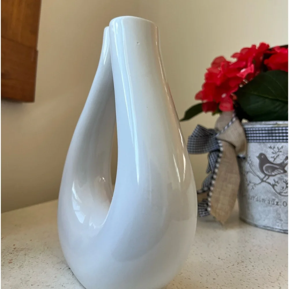 White Ceramic Vase Set of 2 for Modern Home Decor, Round Matte swan Vases for P